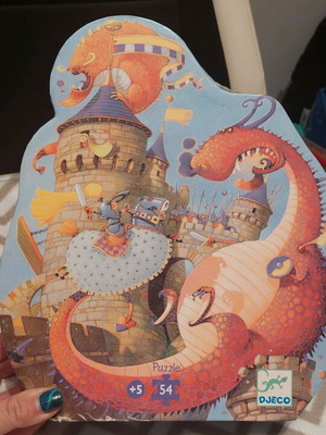 Djeco puzzle like new, 54 pieces with castle and dragons theme