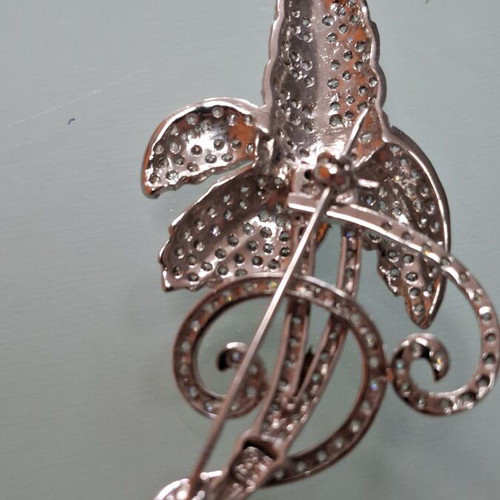 White gold brooch 14 carats, like new, 7x4 cm