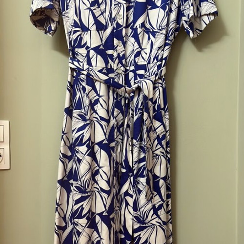 Passager midi dress with collar, buttons and belt, like new, size L