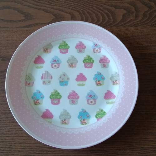 Inart porcelain serving platter 27 cm like new with cupcake design
