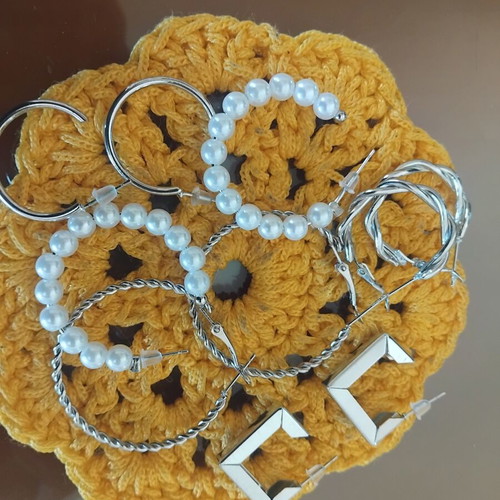 Set of 5 fashion costume earrings