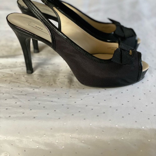 Zara peep toe sandals like new, size 39, black
