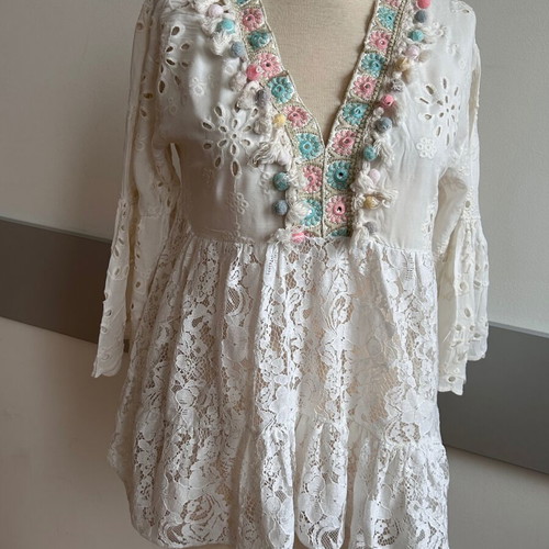 Lace tunic like new, white, size S/M