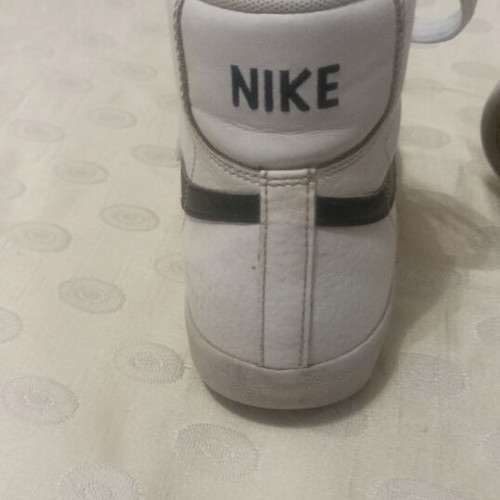 Nike women's athletic ankle boots used, white