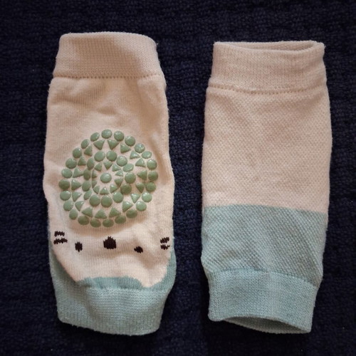 Baby knee pads like new with animal designs