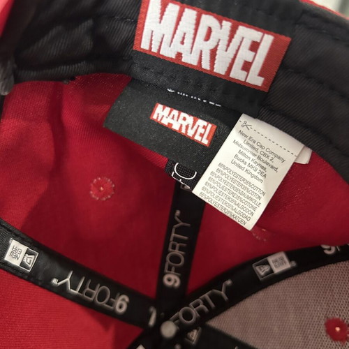 Spider-Man hat like new, red with black details, official Marvel product