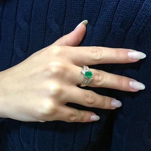 18k ring with Colombian emerald and brilliant diamonds new