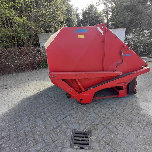 Sweeper machine with high tip hopper, PTO drive