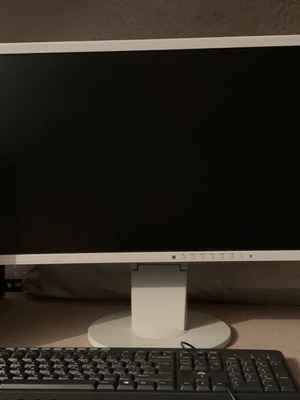 Dell Optiplex 7010 desktop set like new with monitor keyboard mouse and mousepad