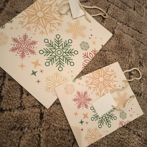 Christmas paper gift bags new, pack of 7+1
