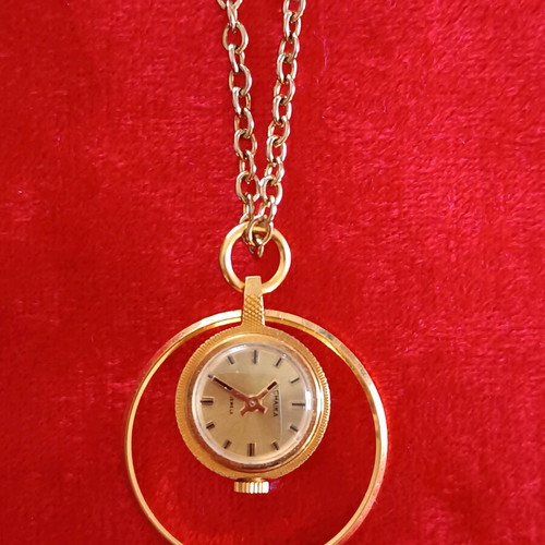 Winding pendant watch used