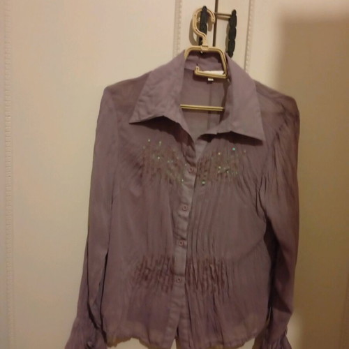 Shirt new size medium with sequins and impressive design