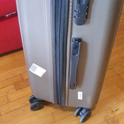 Suitcase used with 4 wheels in good condition