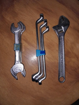 Wrench tools like new, 1 adjustable, 3 hex, 5 open-end