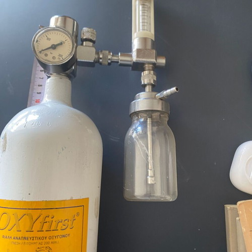 Oxygen cylinder used, portable medical oxygen kit