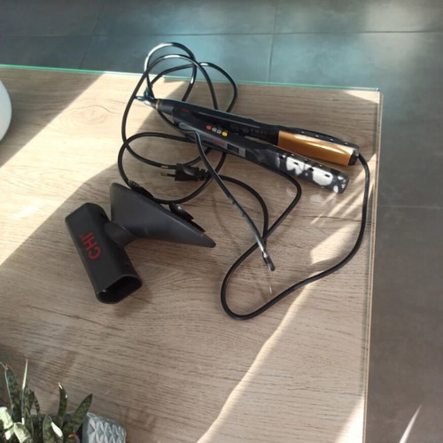Chi hair straightener with case and stand like new