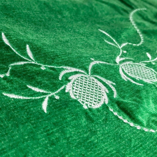 Vintage set of 5 green velvet table linens like new, runner and 4 doilies with Sun design