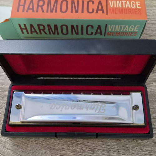 Harmonica Legami Milano with original case