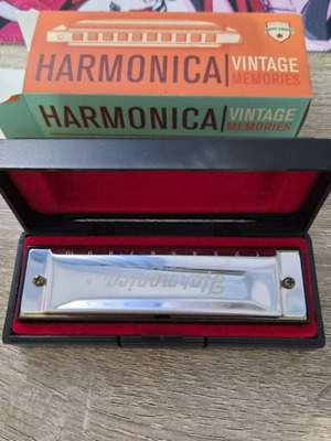 Harmonica Legami Milano with original case