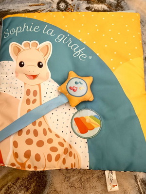 Sophie La Girafe μεγάλο μουσικό υφασμάτινο βιβλίο 30x30 εκ.