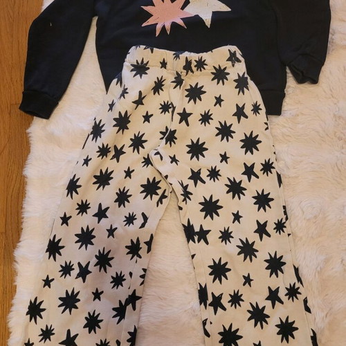 Two in a castle tracksuit set like new for girls 5-6 years old