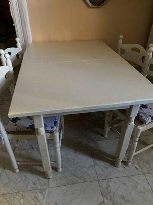 Wooden dining set white used, extendable with 4 chairs