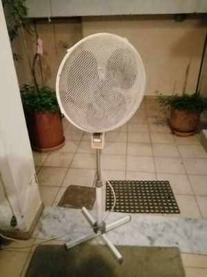Ανεμιστήρας ορθοστάτης Crown 60w μεταχειρισμένος, 3 ταχύτητες, διάμετρος 40cm