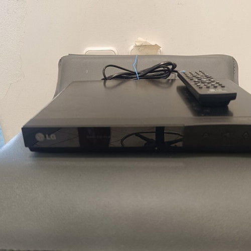 LG DVD Player DP122 used with USB and remote control