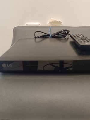 LG DVD Player DP122 used with USB and remote control