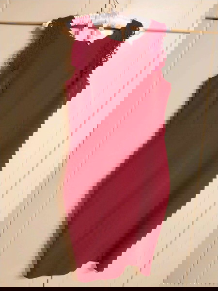 Lynne no 42 φόρεμα.