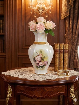 Limoges porcelain vase with 22K gold border and pink roses