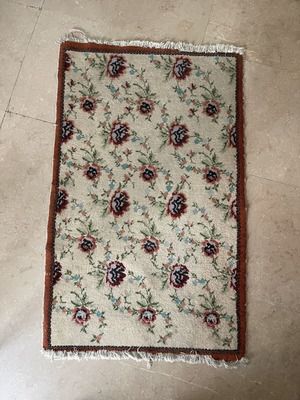 Handmade rug used, 1.25 x 0.78 m, traditional floral design