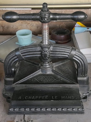Bookbinding press like new, cast iron, A.CHAPPEE LE MANS 19th century