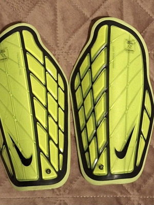Nike Protegga Pro football shin guards like new, size S, yellow
