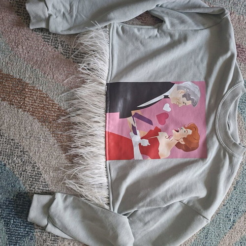 Crop sweatshirt new, grey with pretty woman print and feathers
