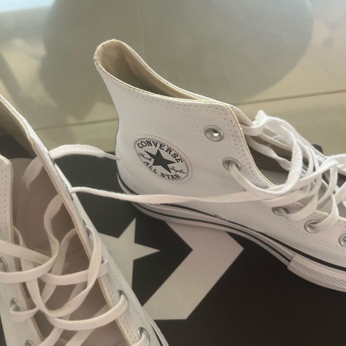 women's sneaker