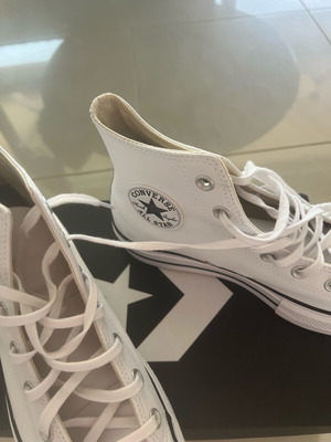 women's sneaker
