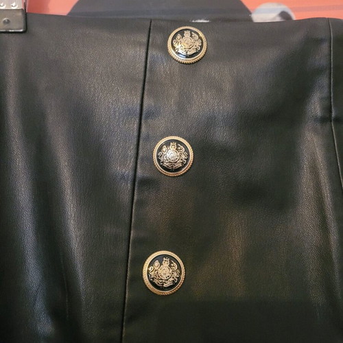 Zara leather shorts used, size L, black