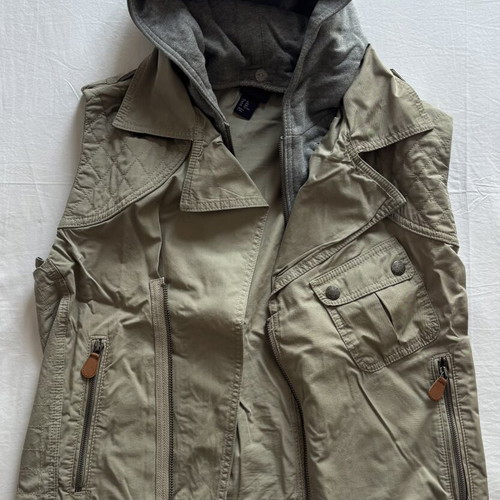 H&M sleeveless jacket with removable hood