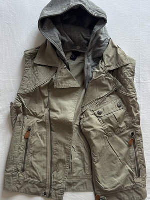H&M sleeveless jacket with removable hood
