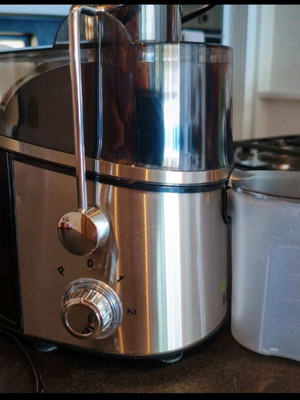 Izzy juicer like new