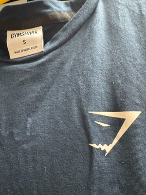 Gymshark fitness top like new, dark blue, size S with wide armhole