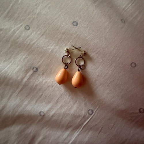 Drop earrings with gold and peach beads like new