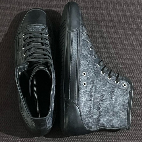 Louis Vuitton Damier Graphite Sneakers like new, size 43.5, black/gray