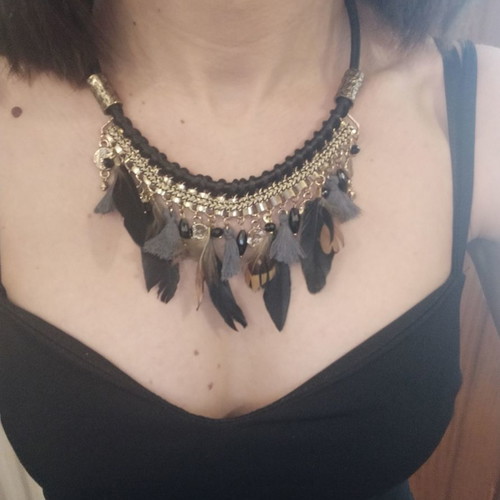 Necklace with feathers