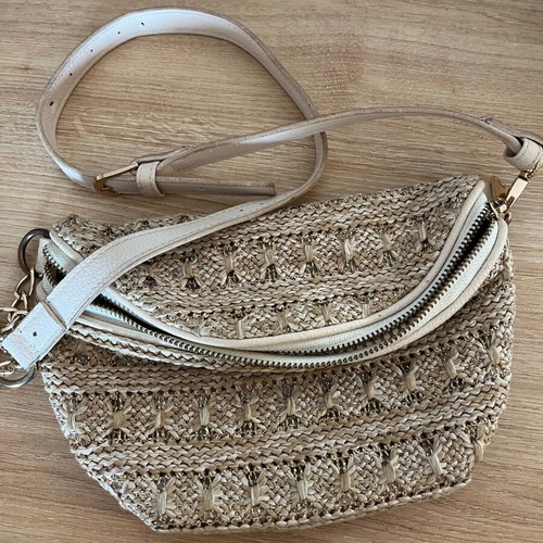 Crossbody bag like new, beige, knitted weave