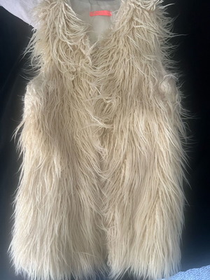 Γούνα αμάνικη μπεζ BSB σαν καινούργιο