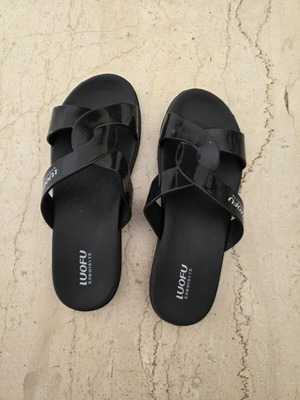 Luofu Exquisite Sandals size 38 black, new, patent leather