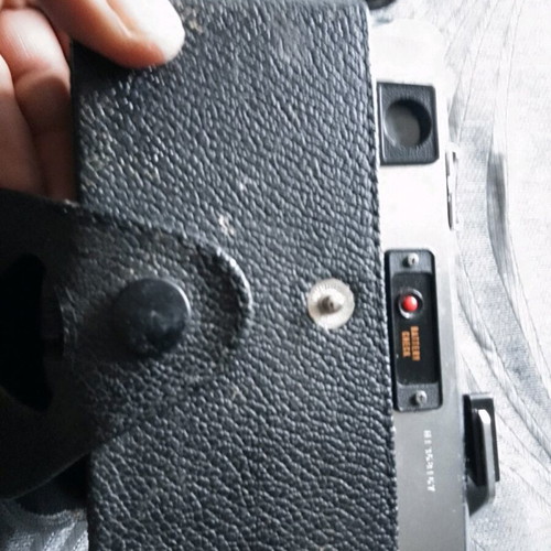 YASHICA Electro 35 vintage camera used with broken glass