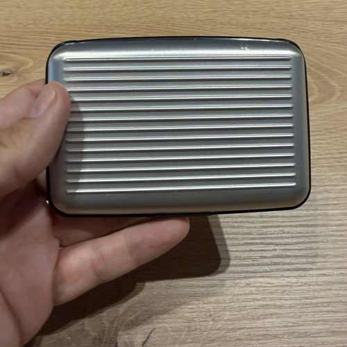 Aluminium card holder like new, black and silver